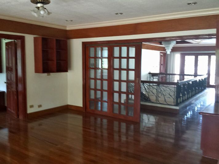 Great value property overlooking the golf course in St. Michael Village, Banilad, Cebu City
