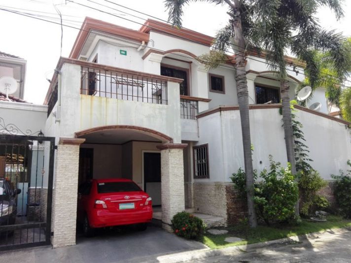 3 Bedroom Semi Furnished Townhouse & Lot For Sale In Angeles City