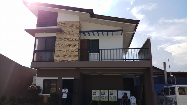 HOUSE FOR SALE IN MINGLANILLA CEBU 50 METER FROM HI WAY