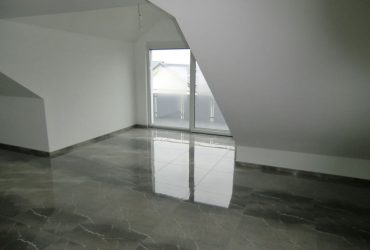 Helle 3.5 Zimmerwohnung- Erstbezug mit eingebauter moderner Einbauküche-Südbalkon-2 Außenstellplätze