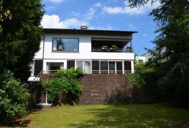 Familientraum in exponierter Lage mit herrlichem Grundstück und Fernblick