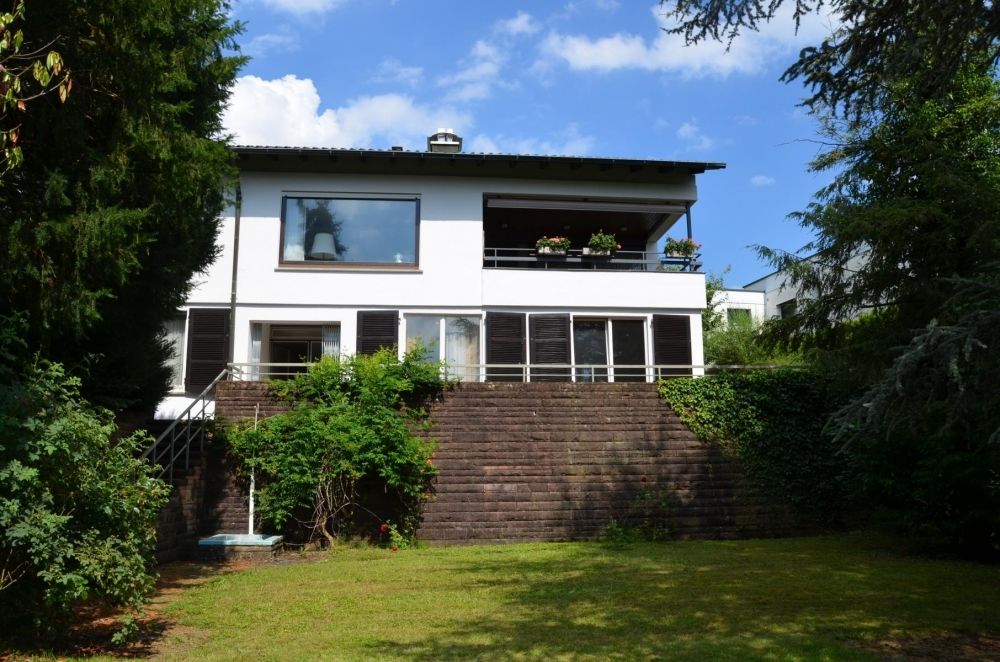 Familientraum in exponierter Lage mit herrlichem Grundstück und Fernblick