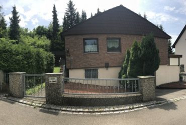 Kleines freistehendes Haus mit Ausbaureserve