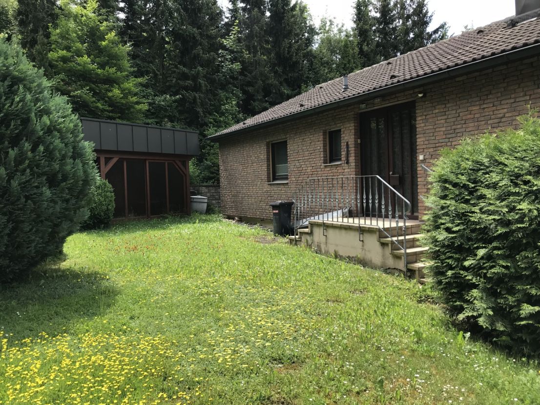 Kleines freistehendes Haus mit Ausbaureserve