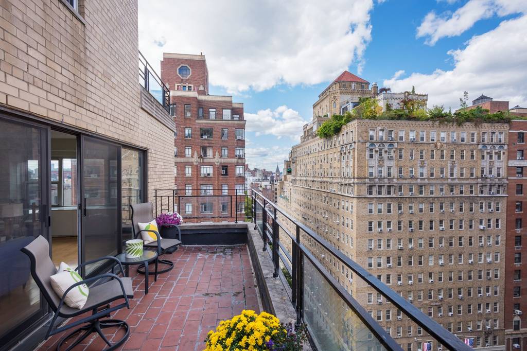 5 Room Luxury House for sale in New York