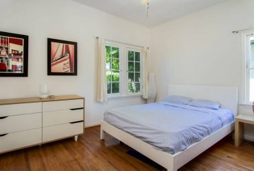 Detached House in 3422 Marathon St, Los Angeles