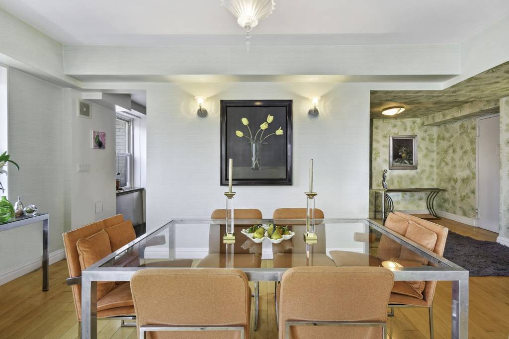 5 Room Luxury House for sale in New York