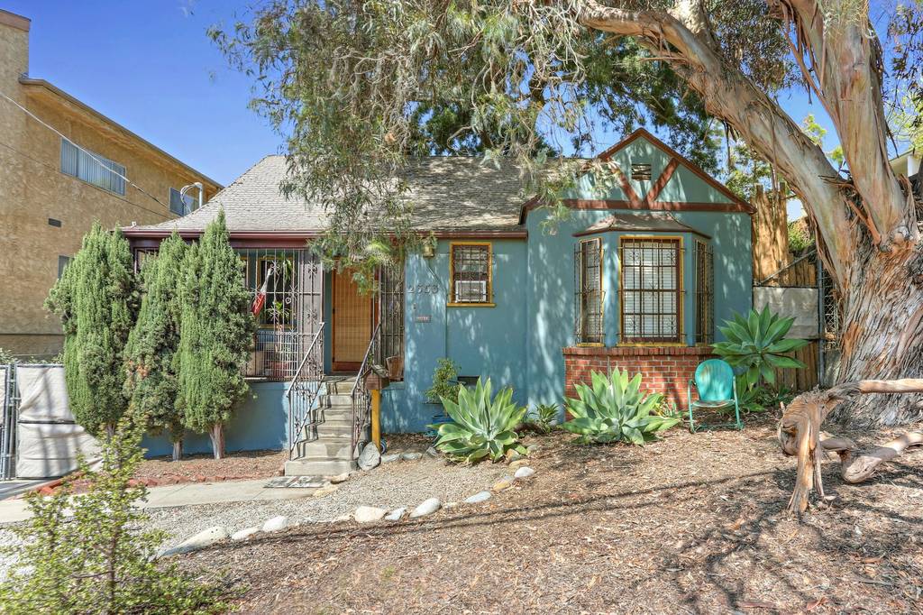 Detached House in 2353 Duane St, Los Angeles