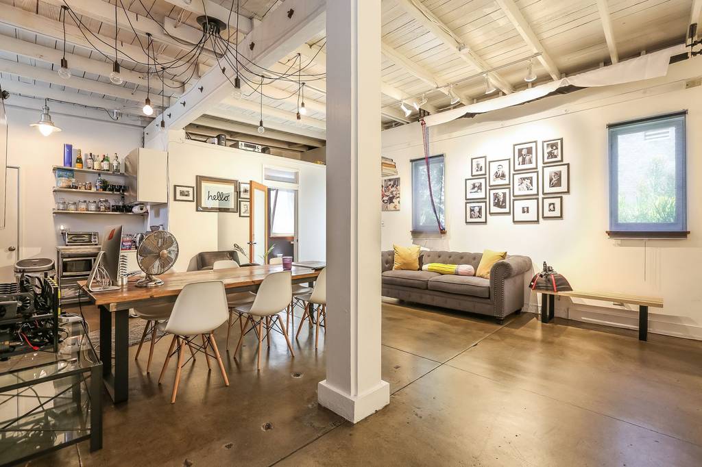 Detached House at 746 N Citrus Ave, Los Angeles