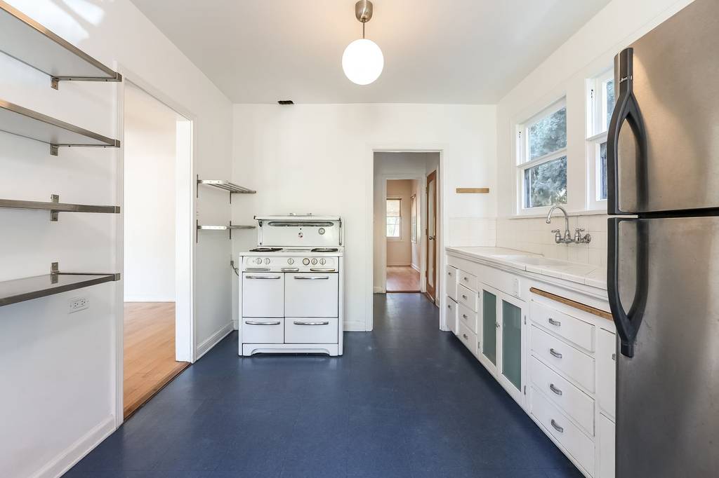 Detached House at 746 N Citrus Ave, Los Angeles