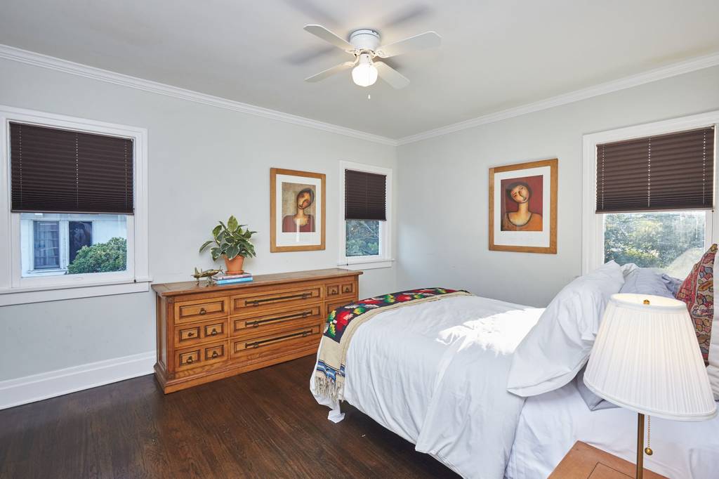 Detached House in 821 Westchester Pl, Los Angeles