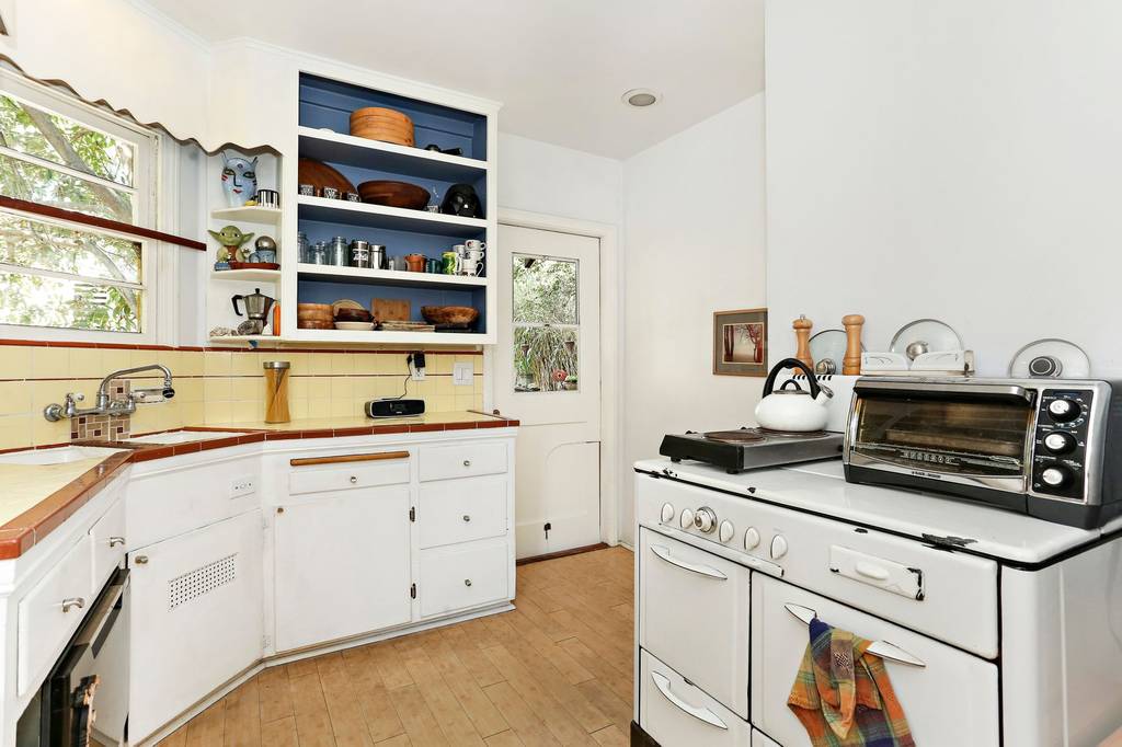 Detached House in 2353 Duane St, Los Angeles