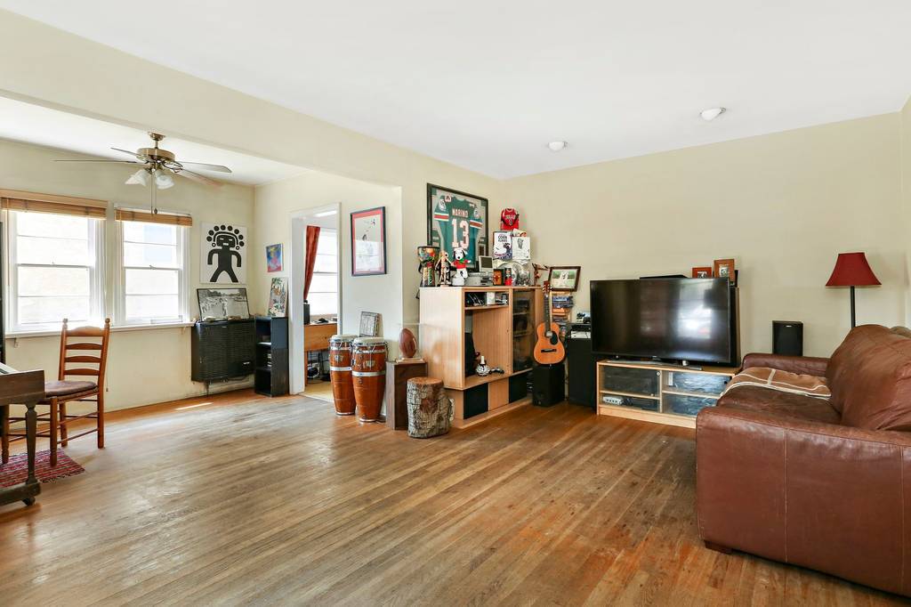 Detached House in 2353 Duane St, Los Angeles