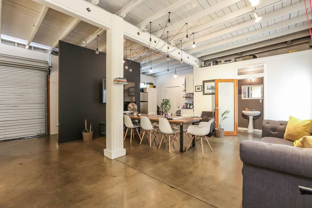 Detached House at 746 N Citrus Ave, Los Angeles