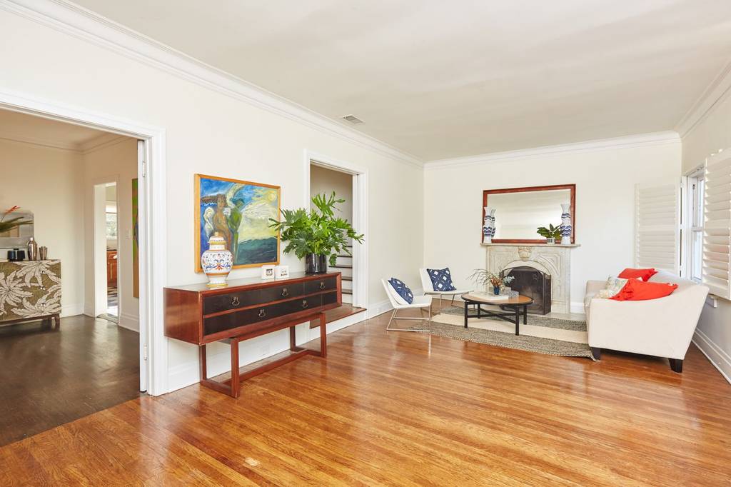 Detached House in 821 Westchester Pl, Los Angeles