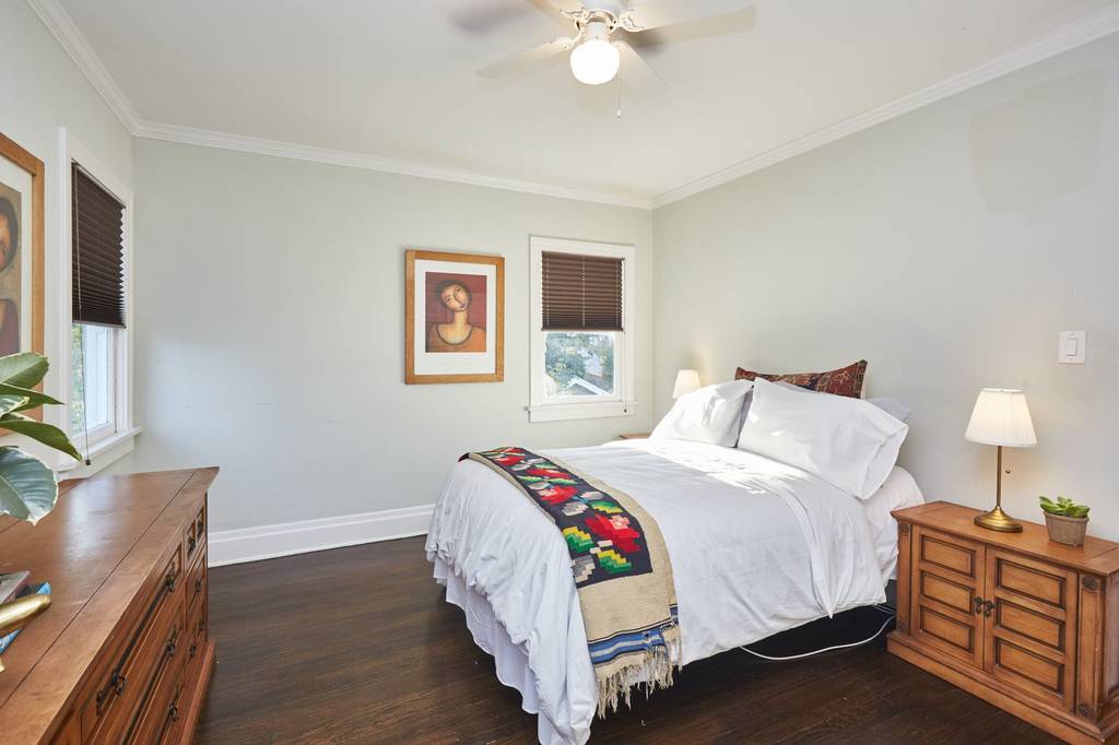 Detached House in 821 Westchester Pl, Los Angeles