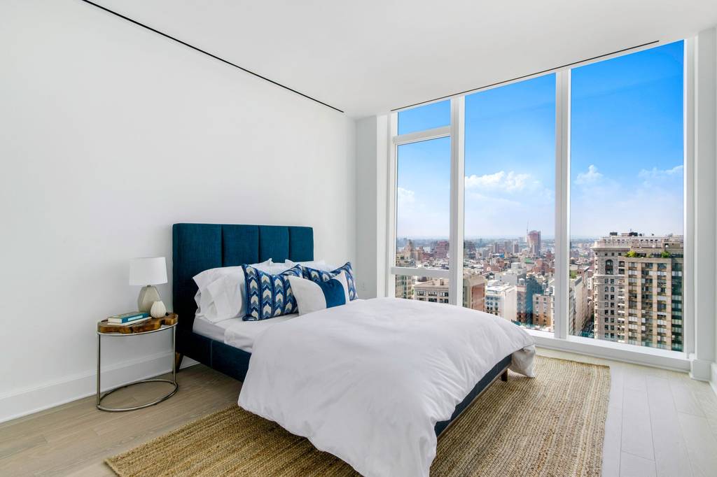 Luxury Apartment Complex in New York, Chelsea Search and