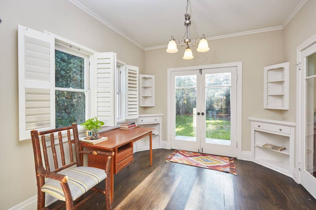 Detached House in 821 Westchester Pl, Los Angeles