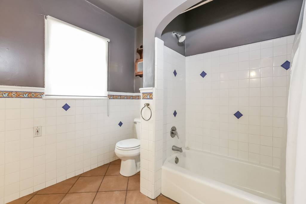 Detached House at 746 N Citrus Ave, Los Angeles