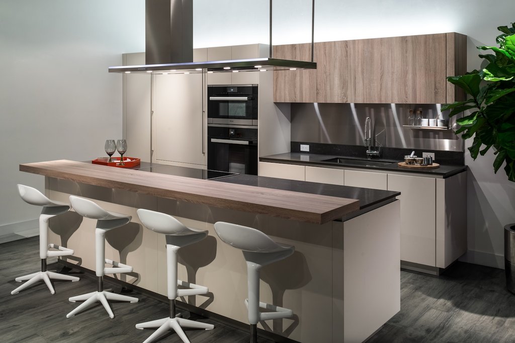 New construction with luxurious 4 rooms for sale in Miami, USA