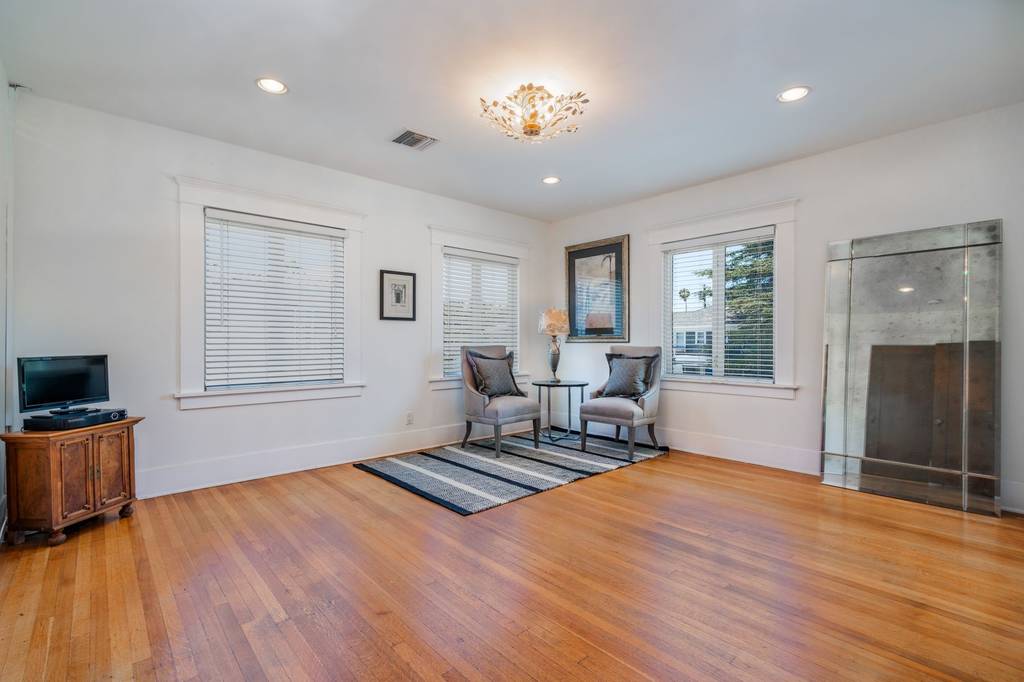 Detached Housein 709 Lorraine Blvd, Los Angeles
