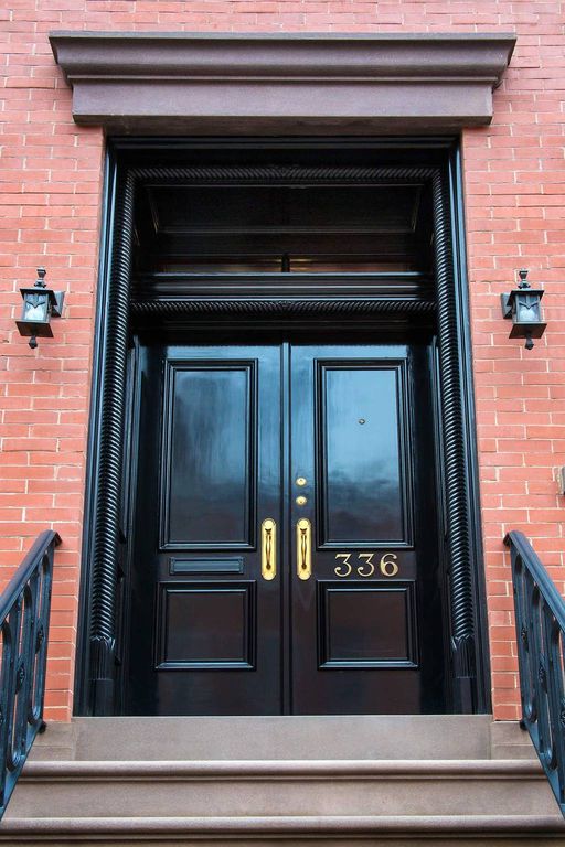 Luxurious 11 Bedroom Townhouse in, New York