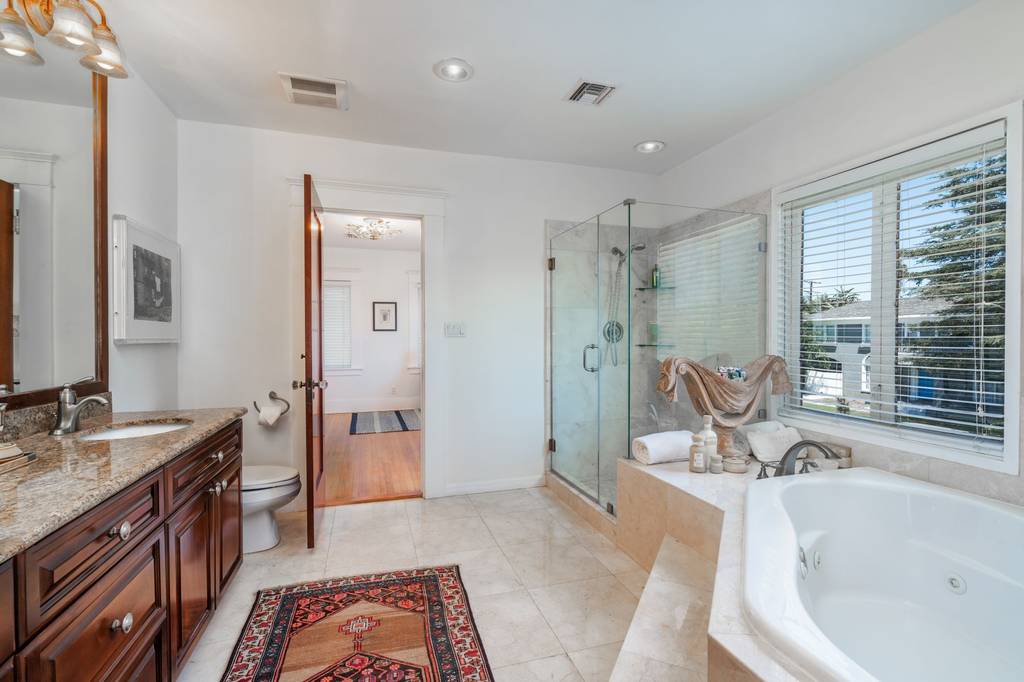 Detached Housein 709 Lorraine Blvd, Los Angeles