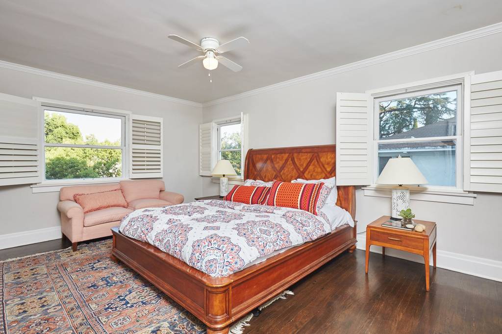 Detached House in 821 Westchester Pl, Los Angeles