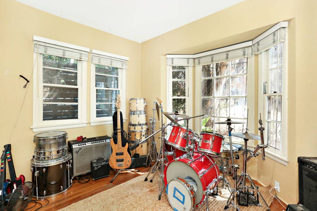 Detached House in 2353 Duane St, Los Angeles