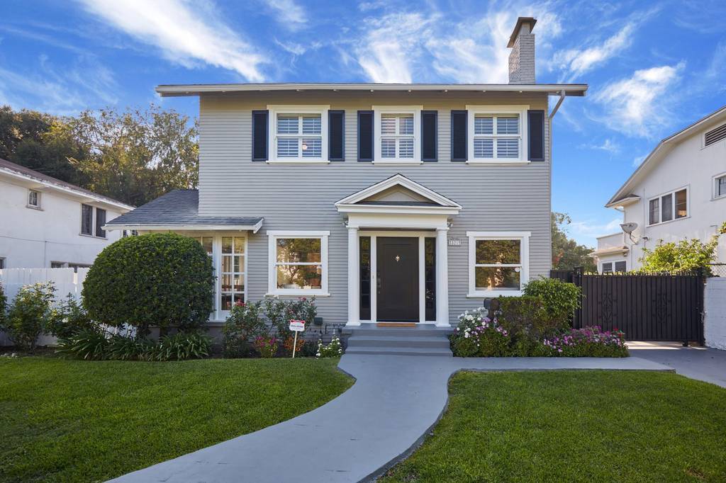 Detached House in 821 Westchester Pl, Los Angeles