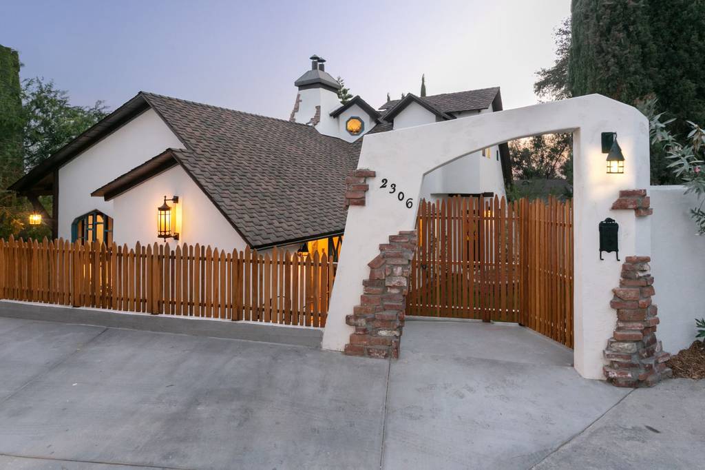 Prestigious family House 2306 Effie St, Los Angeles