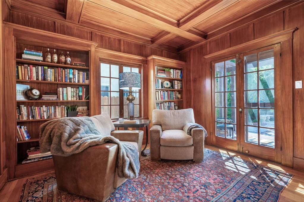 Detached Housein 709 Lorraine Blvd, Los Angeles