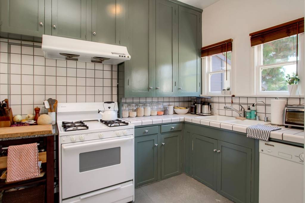 Detached House in 3422 Marathon St, Los Angeles