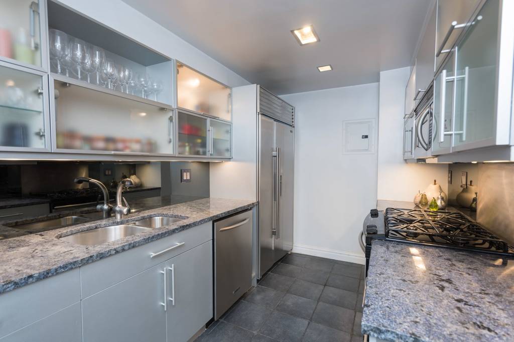 5 Room Luxury House for sale in New York