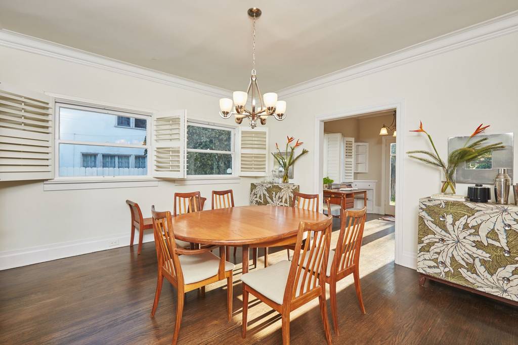 Detached House in 821 Westchester Pl, Los Angeles