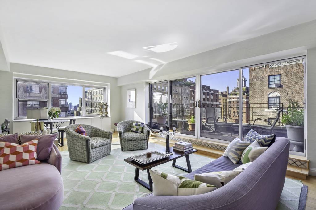 5 Room Luxury House for sale in New York