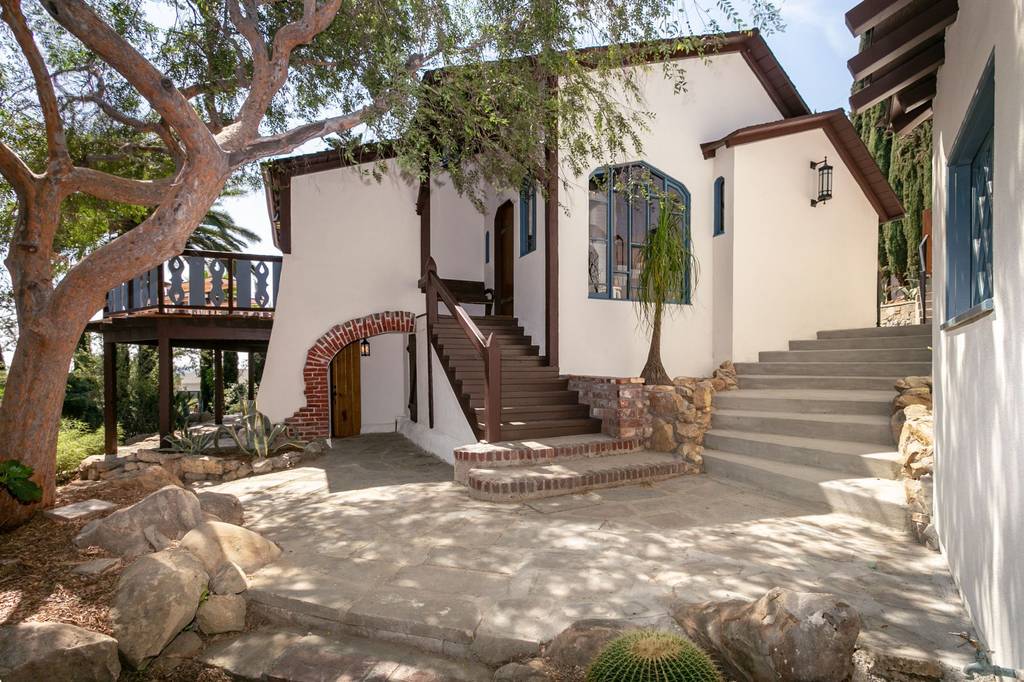 Prestigious family House 2306 Effie St, Los Angeles