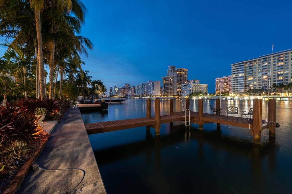 Luxury Detached House for Rent in Miami Beach, Florida