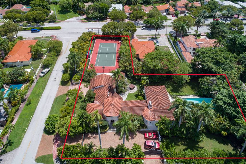Luxury Detached House for Rent in Miami Beach, Florida