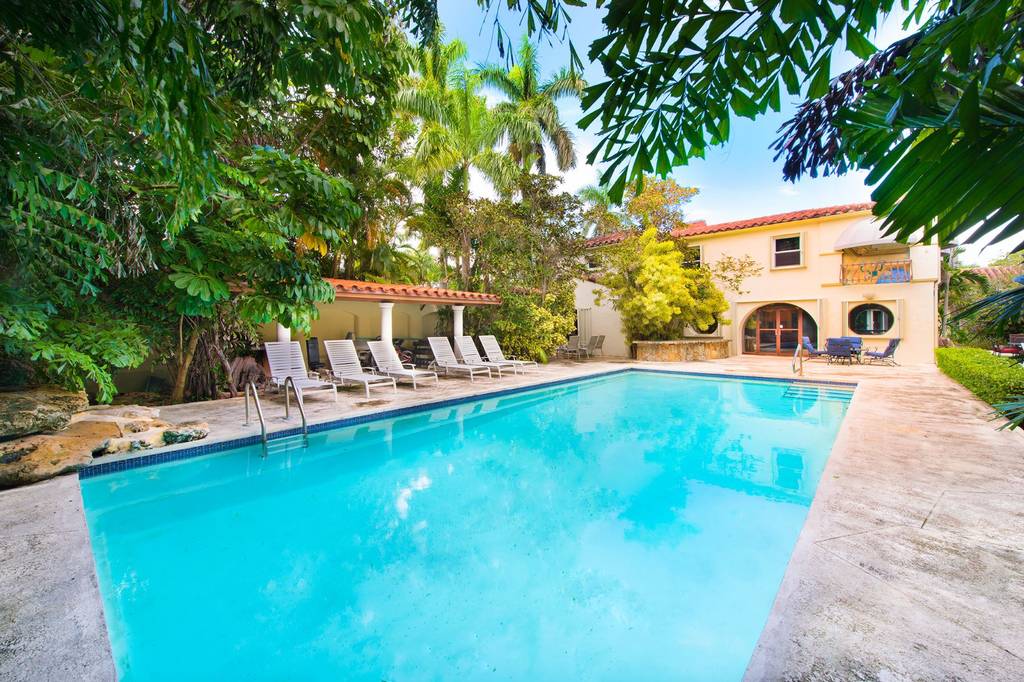 Luxury Detached House for Rent in Miami Beach, Florida