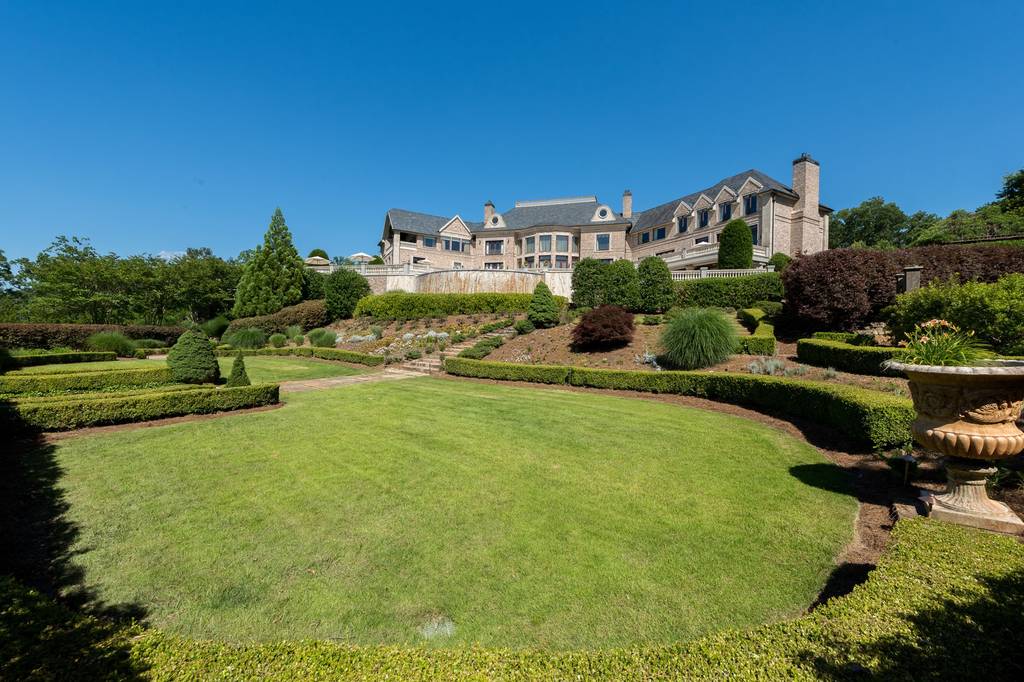 Luxury 7 bedroom Detached House in 4110 Paces Ferry Rd NW, Atlanta
