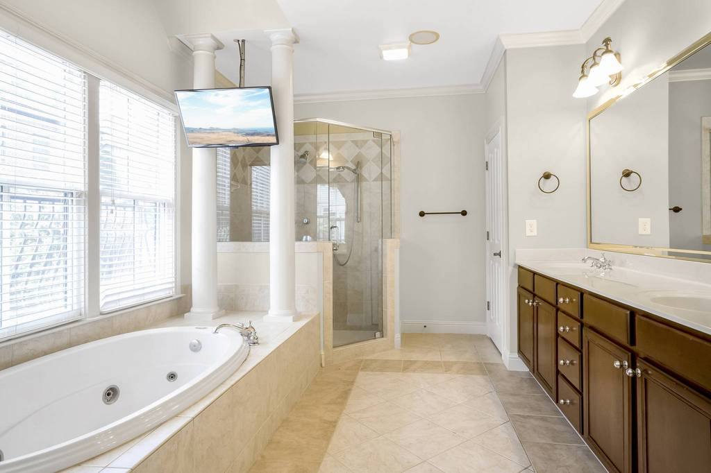 7 room luxury Townhouse for sale in 3127 Lenox Rd NE, Atlanta