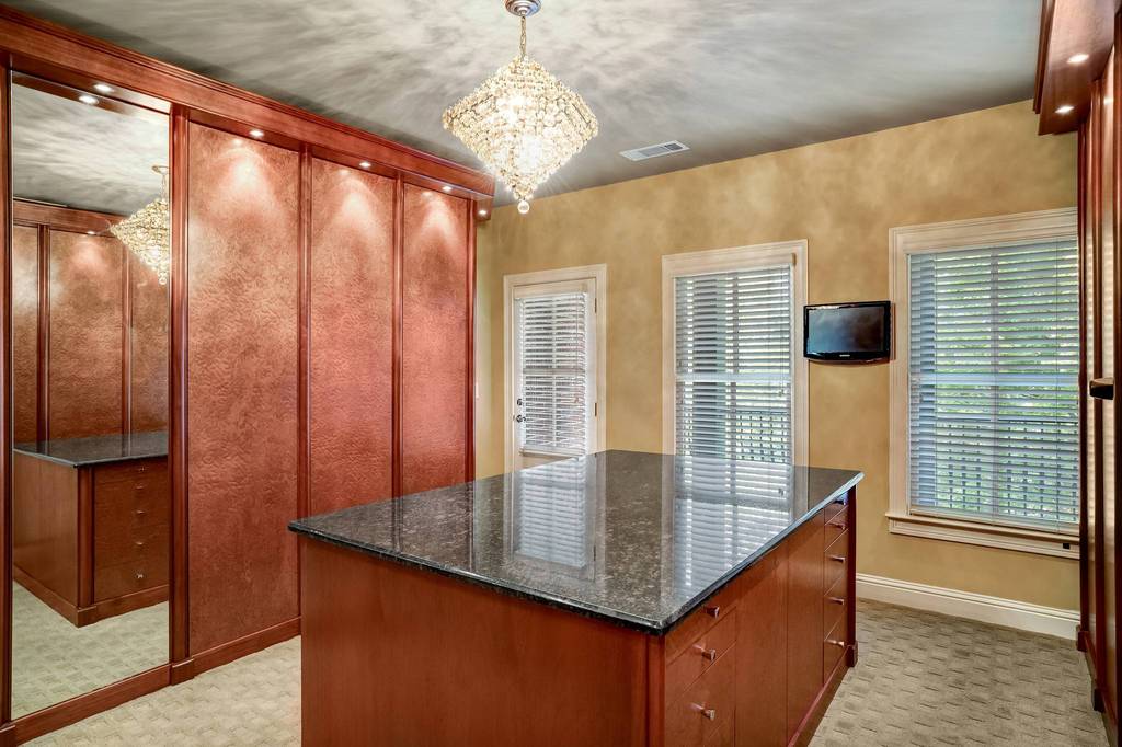 7 room luxury Townhouse for sale in 3127 Lenox Rd NE, Atlanta