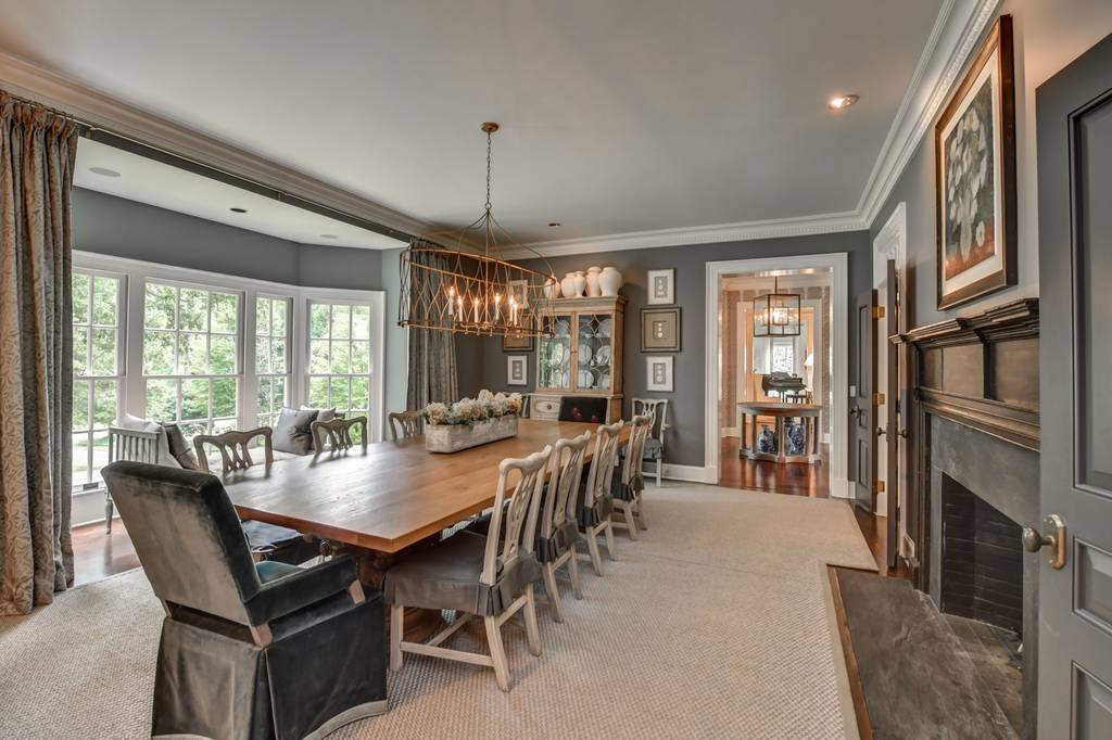 6 bedroom luxury Detached House in 3936 Club Dr NE, Atlanta