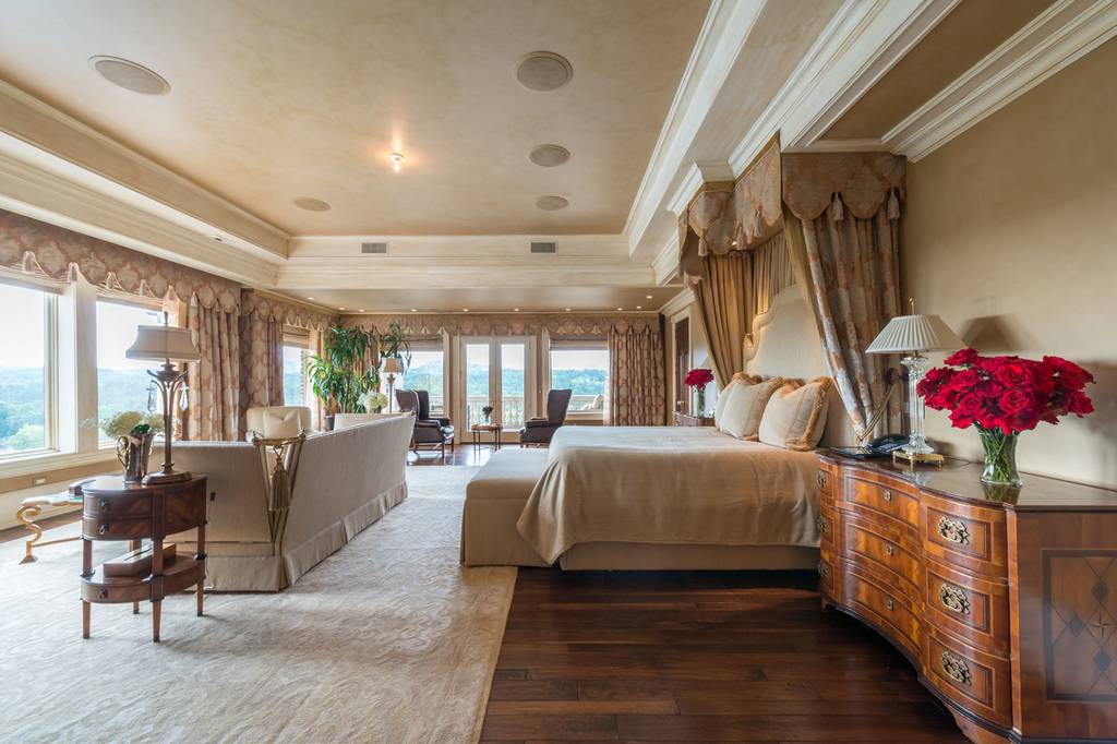 Luxury 7 bedroom Detached House in 4110 Paces Ferry Rd NW, Atlanta