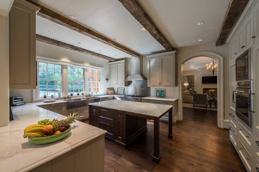 6 bedroom luxury Detached House for sale in 3900 Tuxedo Rd NW, Atlanta