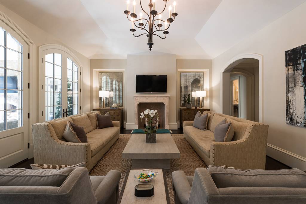 6 bedroom luxury Detached House for sale in 3900 Tuxedo Rd NW, Atlanta