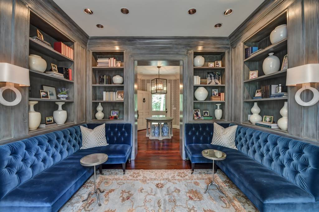 6 bedroom luxury Detached House in 3936 Club Dr NE, Atlanta