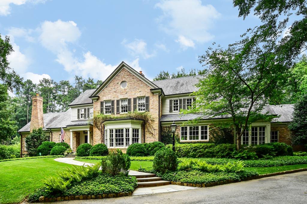 6 bedroom luxury Detached House in 3936 Club Dr NE, Atlanta