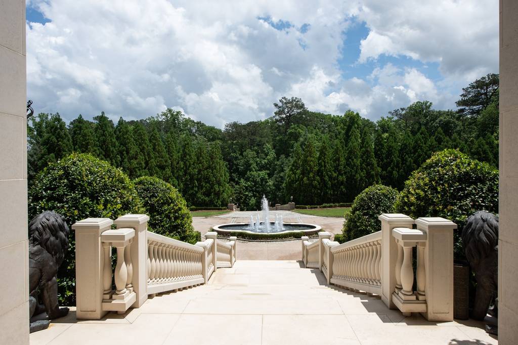 Luxury 7 bedroom Detached House in 4110 Paces Ferry Rd NW, Atlanta